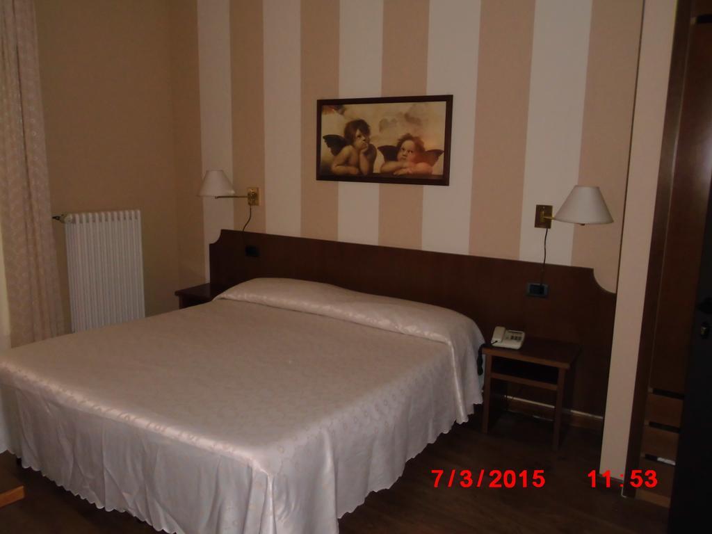 Albergo Ponte Vecchio Черноббио Номер фото