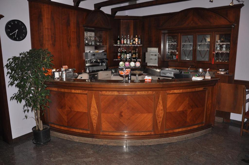 Albergo Ponte Vecchio Черноббио Экстерьер фото